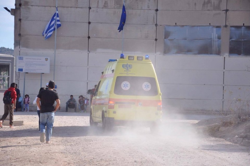 Επεισόδια μεταξύ αστυνομικών και προσφύγων στην ΒΙ.ΑΛ. στη Χίο [εικόνες] | iefimerida.gr 1