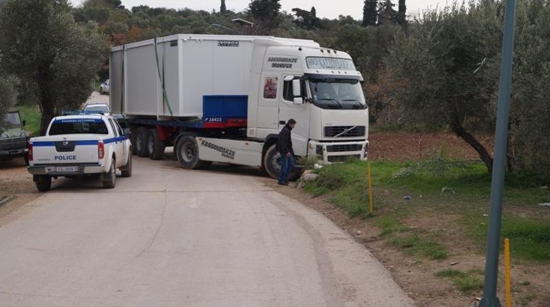 Σταμάτησε η μεταφορά οικίσκων στον καταυλισμό της ΒΙΑΛ, ηρέμησαν τα πνεύματα  [εικόνες] | iefimerida.gr 0