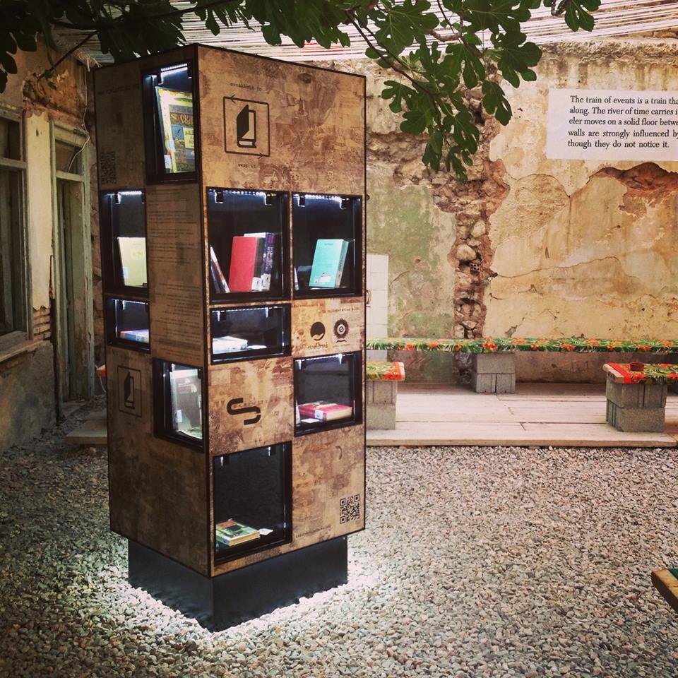 Μια νέα υπαίθρια ανταλλακτική βιβλιοθήκη στο Κολωνάκι ομορφαίνει την πόλη [εικόνες]   | iefimerida.gr 3