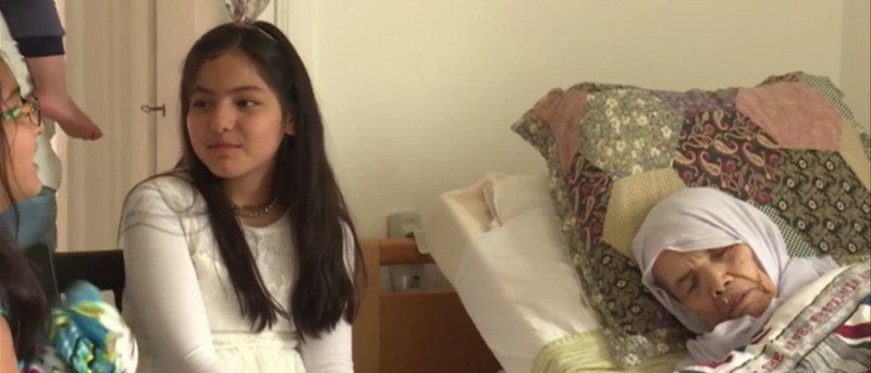 Η γηραιότερη πρόσφυγας στον κόσμο είναι 106 ετών και θα μείνει τελικά στη Σουηδία [εικόνες & βίντεο] | iefimerida.gr 3