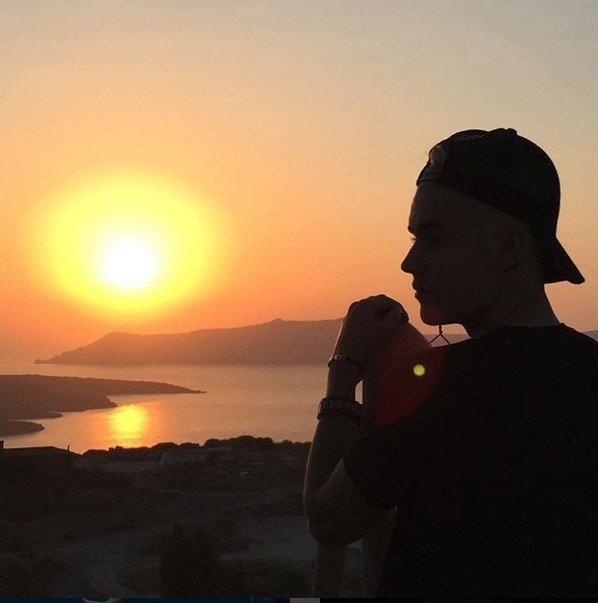 Ο Τζάστιν Μπίμπερ στη Σαντορίνη -Οι φωτογραφίες του που είδαν 39 εκατ. άτομα [εικόνες] | iefimerida.gr 3