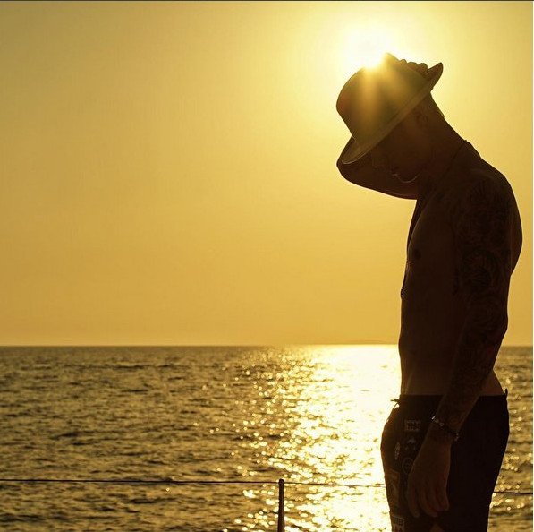 Ο Τζάστιν Μπίμπερ στη Σαντορίνη -Οι φωτογραφίες του που είδαν 39 εκατ. άτομα [εικόνες] | iefimerida.gr 0