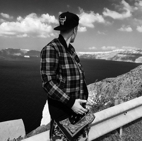 Ο Τζάστιν Μπίμπερ στη Σαντορίνη: Η selfie χωρίς μπλούζα και ο θαυμασμός του για το νησί στα social media [εικόνες] | iefimerida.gr 2