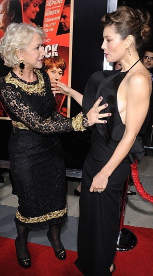 Αυτό είναι το φόρεμα της Τζέσικα Μπιέλ για το οποίο μιλάνε όλοι-Δείτε το γιατί [εικόνες] | iefimerida.gr 0