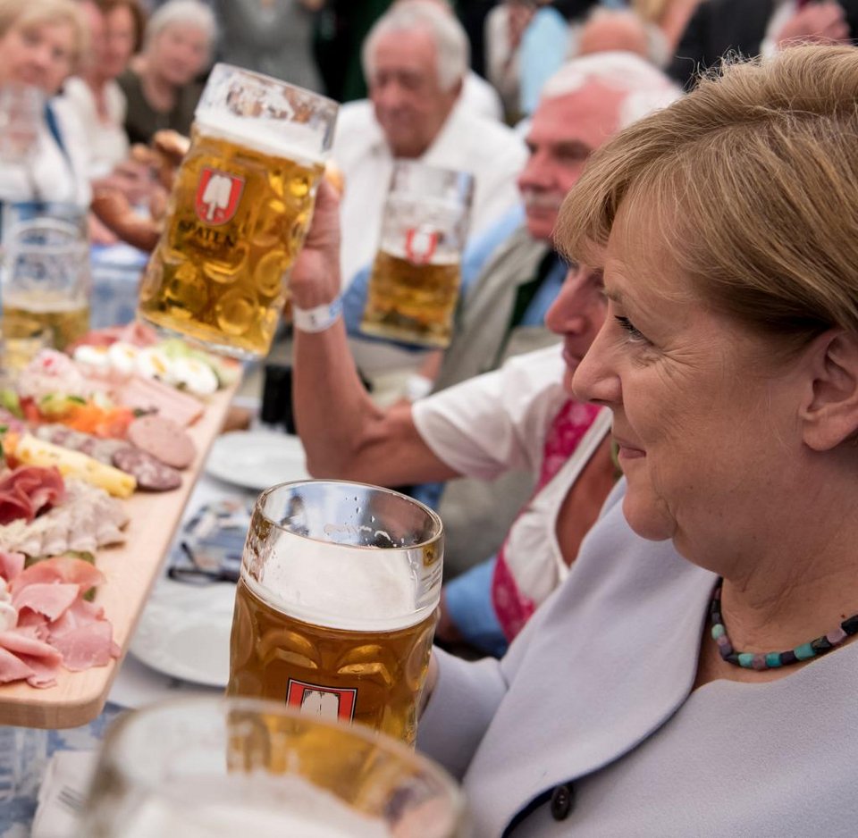 Ιστορική η φράση Μέρκελ: Εμείς, οι Ευρωπαίοι, πρέπει να πάρουμε τη μοίρα μας στα χέρια μας [εικόνες] | iefimerida.gr 1