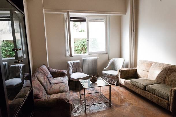 Άρχισε η επίπλωση της πολυκατοικίας των αστέγων – Δόθηκαν άλλα τρία διαμερίσματα σε Ζωγράφου και Βύρωνα [εικόνες]  | iefimerida.gr 1