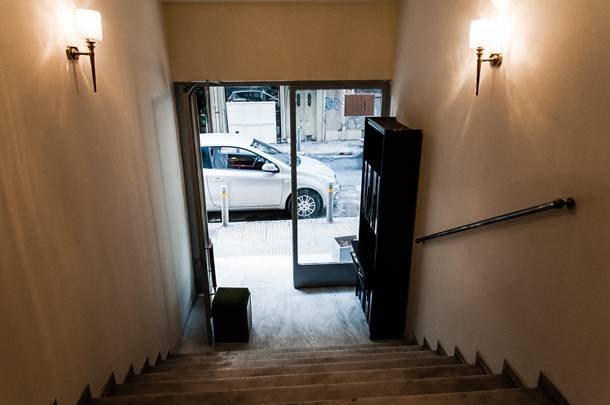 Άρχισε η επίπλωση της πολυκατοικίας των αστέγων – Δόθηκαν άλλα τρία διαμερίσματα σε Ζωγράφου και Βύρωνα [εικόνες]  | iefimerida.gr 2