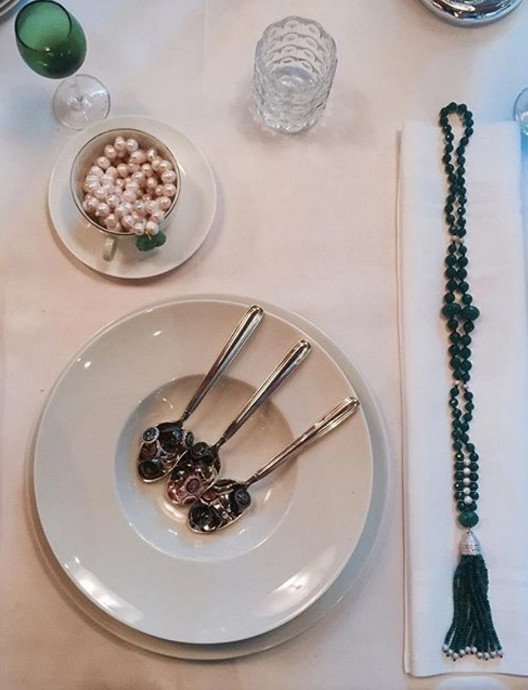 Απόβαση Ελλήνων στο Gstaad -Πούλησαν ρούχα και κοσμήματα, το έκαψαν στο live του Ρέμου [εικόνες] | iefimerida.gr 12