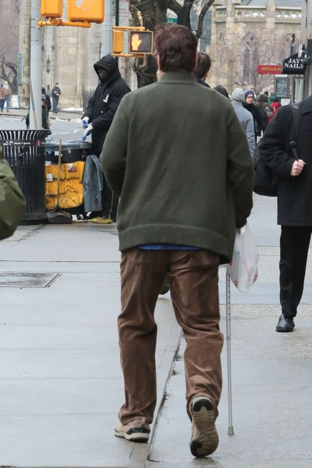 O γόης του Sex and the city, Mr Big γέρασε: Πάχυνε, άσπρισε, κρατάει μαγκούρα [εικόνα] | iefimerida.gr 2