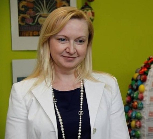 Αυτή είναι η κρυφή ερωμένη του Γιανουκόβιτς -Επί χρόνια κρατούσε κρυφό το δεσμό του με την όμορφη ξανθιά [εικόνες] | iefimerida.gr 4