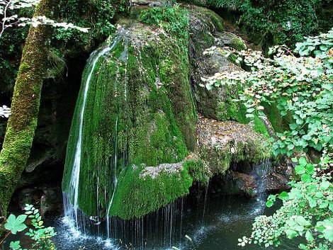 Αξιοθέατα της διπλανής «πόρτας»: Παραμυθένιος καταρράκτης σε σχήμα καμπάνας κρυμμένος στα Βαλκάνια [εικόνες] | iefimerida.gr 3