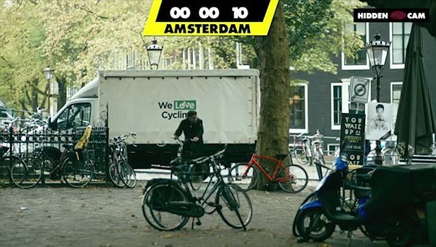 Ενα απίστευτο πείραμα σε Ρώμη, Αμστερνταμ, Πράγα: Η ομάδα που ξεφτίλισε τους κλέφτες ποδηλάτων [εικόνες & βίντεο] | iefimerida.gr 0