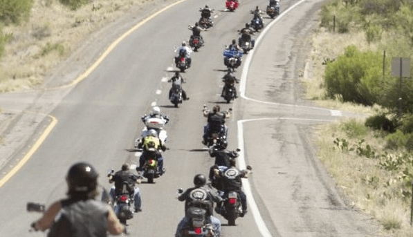 Μία συμμορία για τα παιδιά: Μηχανόβιοι φύλακες άγγελοι προστατεύουν τα θύματα κακοποίησης [εικόνες] | iefimerida.gr 3