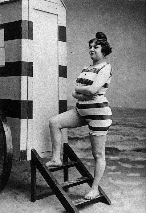 Τι φορούσαν οι γυναίκες πριν εμφανιστεί το μπικίνι στις παραλίες [εικόνες] | iefimerida.gr 5