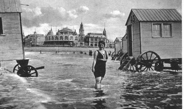 Τι φορούσαν οι γυναίκες πριν εμφανιστεί το μπικίνι στις παραλίες [εικόνες] | iefimerida.gr 6