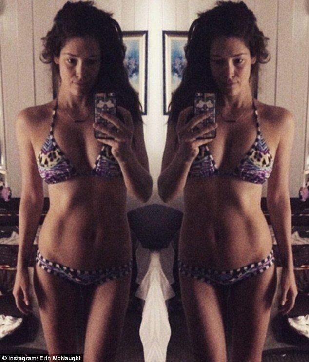 Κοιλιακοί φέτες ένα μήνα μετά τη γέννα -Οι φωτογραφίες της καλλονής Erin McNaught που δίχασαν [εικόνες] | iefimerida.gr 0