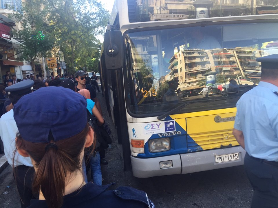 Στις ολυμπιακές εγκαταστάσεις στο Γαλάτσι οι πρόσφυγες από την πλατεία Βικτωρίας [εικόνες] | iefimerida.gr 0