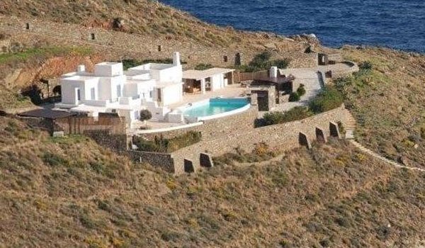 Πουλάει τη βίλα του στη Σύρο ο Γιάννος Παπαντωνίου -Για 1,8 εκατ. ευρώ [εικόνα] | iefimerida.gr 0