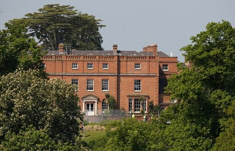 Ελικόπτερα και οδοφράγματα φυλάνε τη παγκόσμια ελίτ της Λέσχης Μπίλντεμπεργκ [εικόνες] | iefimerida.gr 0