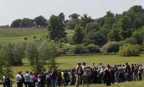 Ελικόπτερα και οδοφράγματα φυλάνε τη παγκόσμια ελίτ της Λέσχης Μπίλντεμπεργκ [εικόνες] | iefimerida.gr 1