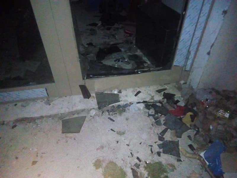 «Εσπασαν τζαμί πλαϊνής εξώπορτας, εισήλθαν στο Μπίλλειο και έβαλαν φωτιά στην σκηνή του θεάτρου»