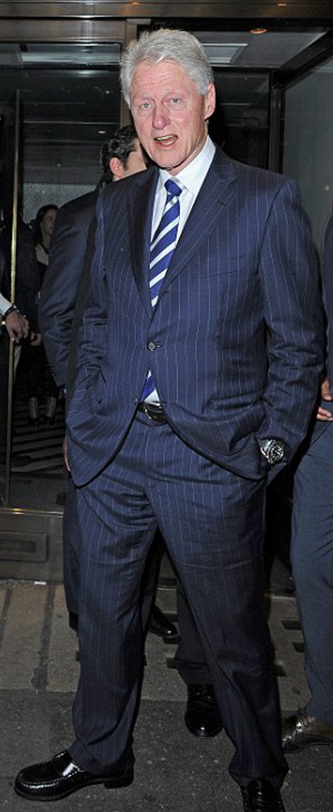 Απίστευτο -Ο Μπιλ Κλίντον φλερτάρει καλλονή τηλεπερσόνα μπροστά στα μάτια του συζύγου της [εικόνες] | iefimerida.gr 2