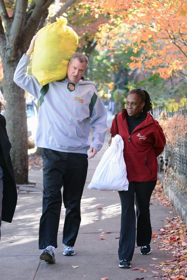 Ο Αμερικανός πολιτικός που πέταξε τη γραβάτα για να μιλήσει με τον Τσίπρα στο τηλέφωνο [εικόνες] | iefimerida.gr 2