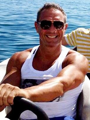 Εκατομμυριούχος βρέθηκε στη βίλα του με δύο σφαίρες στο κεφάλι -Ψάχνουν τη σέξι πρώην σύντροφό του [εικόνες] | iefimerida.gr 2