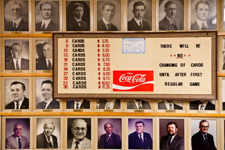 Ο μαγικός κόσμος του μπίνγκο -Παιχνίδι τύχης που παίζεται μετά μανίας από βαριεστημένους συνταξιούχους [εικόνες] | iefimerida.gr 1