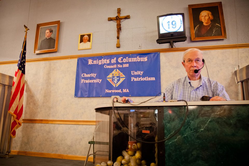 Ο μαγικός κόσμος του μπίνγκο -Παιχνίδι τύχης που παίζεται μετά μανίας από βαριεστημένους συνταξιούχους [εικόνες] | iefimerida.gr 4