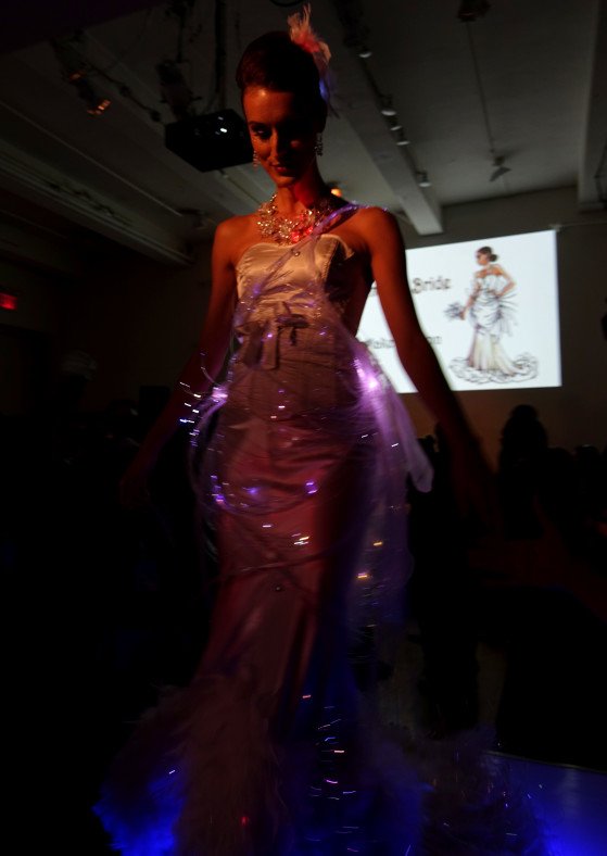 Μόδα και τεχνολογία -Οταν η υψηλή ραπτική γίνεται high tech, το αποτέλεσμα είναι κιτς [εικόνες] | iefimerida.gr 12