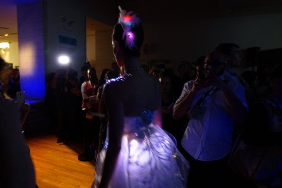 Μόδα και τεχνολογία -Οταν η υψηλή ραπτική γίνεται high tech, το αποτέλεσμα είναι κιτς [εικόνες] | iefimerida.gr 14