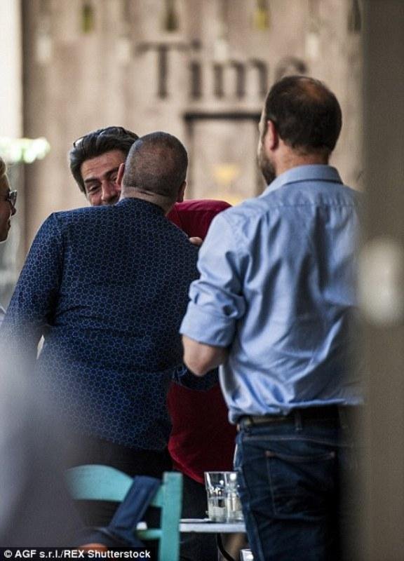 Ο Βαρουφάκης παραιτήθηκε και πήγε για... μπύρες [βίντεο] | iefimerida.gr 4