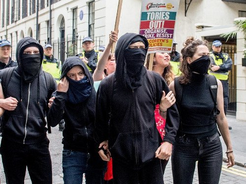 Διαδηλώσεις κατά της τρομοκρατίας στο Λονδίνο: Φόβοι για συγκρούσεις διαδηλωτών [εικόνες] | iefimerida.gr 3