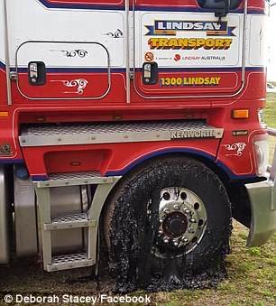 Aπίστευτο: Ελιωσε η άσφαλτος από την αλλαγή καιρού στην Αυστραλία -«Βούλιαξαν» δεκάδες οχήματα [εικόνες]  | iefimerida.gr 2