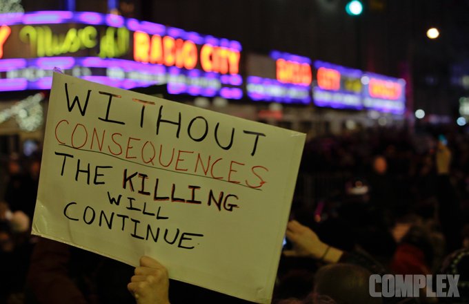 Νέα Υόρκη: Επεισόδια και συλλήψεις για την αθώωση αστυνομικού που στραγγάλισε Αφροαμερικανό [εικόνες & βίντεο] | iefimerida.gr 12