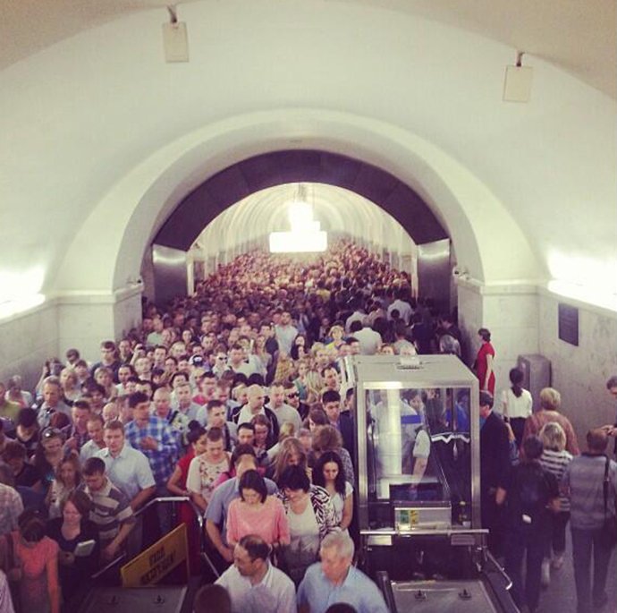 Πυρκαγιά στο Μετρό της Μόσχας: 17 τραυματίες και 4 τρένα εγκλωβισμένα στις σήραγγες [εικόνες] | iefimerida.gr 2