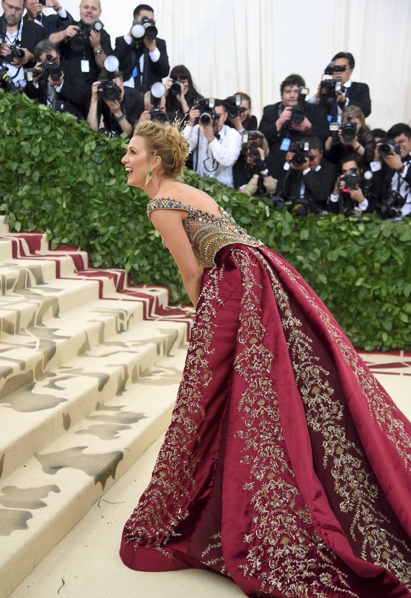 Met Gala: Οσκαρ φορέματος στην Μπλέικ Λάιβλι -Σαν βασίλισσα της Αναγέννησης [εικόνες] | iefimerida.gr 3