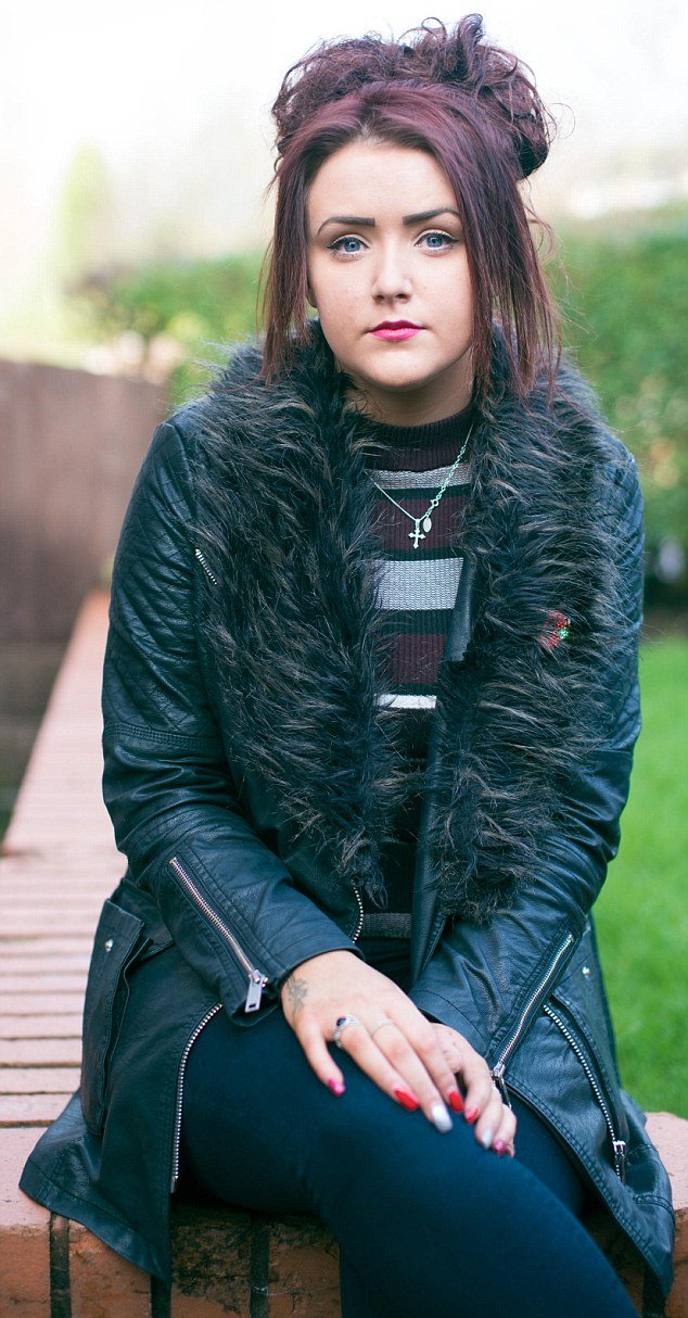 Κορίτσι... θρίλερ- Βγάζει αίμα από τα μάτια, τα αυτιά, τη γλώσσα και το κεφάλι στα καλά καθούμενα...  [εικόνες] | iefimerida.gr 0