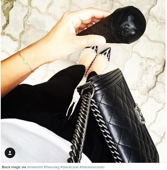 Μαύρο παγωτό: Κάνει θραύση και δεν έχει χρωστικές [εικόνες] | iefimerida.gr 0