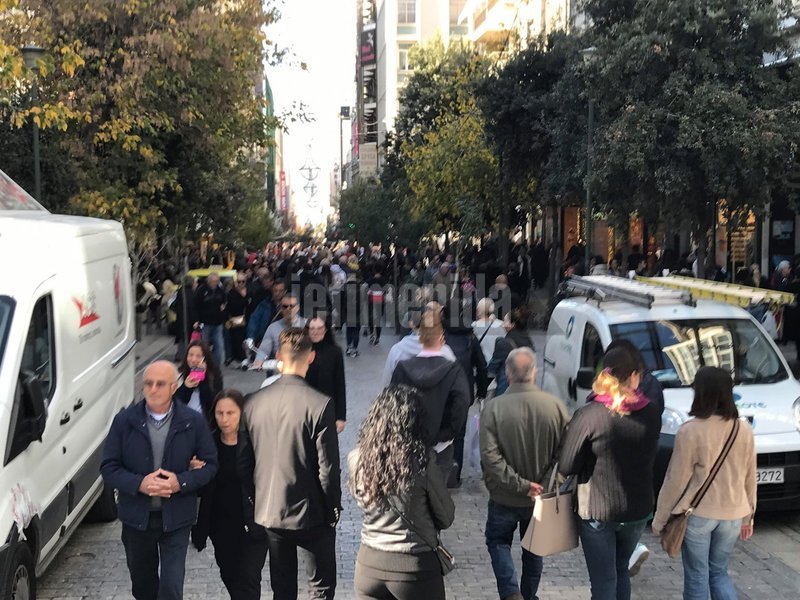 Black Friday: Γέμισε η Ερμού -Τι προσφορές βρήκαν οι καταναλωτές, τι ψώνισαν [εικόνες & βίντεο] | iefimerida.gr 2