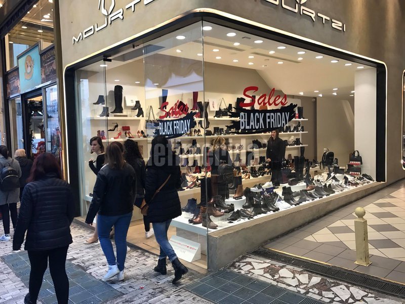 Black Friday: Γέμισε η Ερμού -Τι προσφορές βρήκαν οι καταναλωτές, τι ψώνισαν [εικόνες & βίντεο] | iefimerida.gr 3