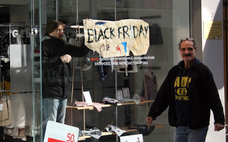 Black Friday μανία στα συνοικιακά μαγαζιά: Προσφορές σε νύχια, τυρόπιτες, καφέδες! [εικόνες] | iefimerida.gr 4