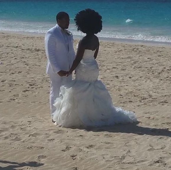 Νύφη έγινε viral γιατί άφησε τα μαλλιά της φυσικά, στον γάμο της [εικόνες] | iefimerida.gr 5