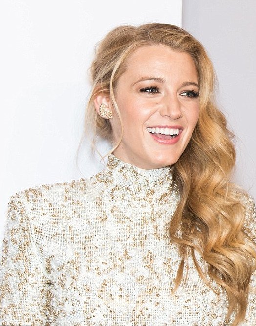 Πώς να βαφτείς και να μη φαίνεται -Ετσι το πετυχαίνει η Τζίτζι Χαντίντ [εικόνες] | iefimerida.gr 3