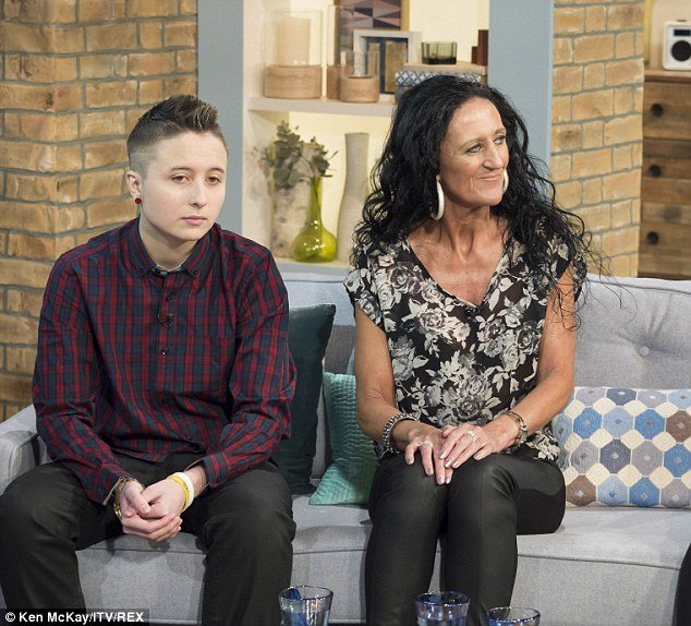  Η μητέρα που συγκλονίζει: Ετσι στήριξα την κόρη μου στα 10 της να αλλάξει φύλο και να γίνει αγόρι [εικόνες & βίντεο] | iefimerida.gr 4