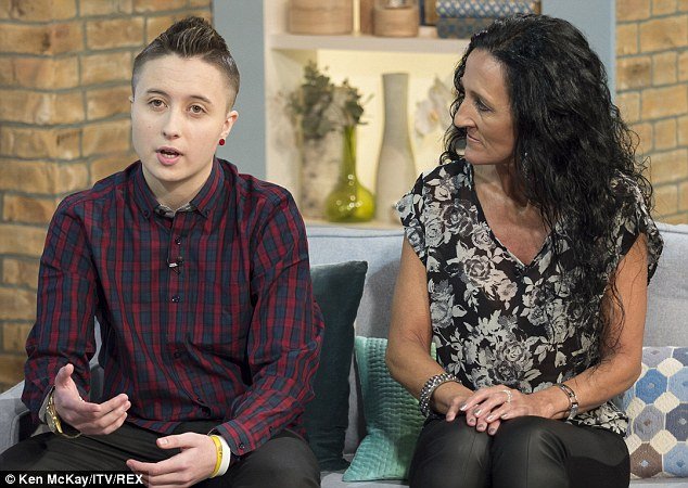  Η μητέρα που συγκλονίζει: Ετσι στήριξα την κόρη μου στα 10 της να αλλάξει φύλο και να γίνει αγόρι [εικόνες & βίντεο] | iefimerida.gr 0