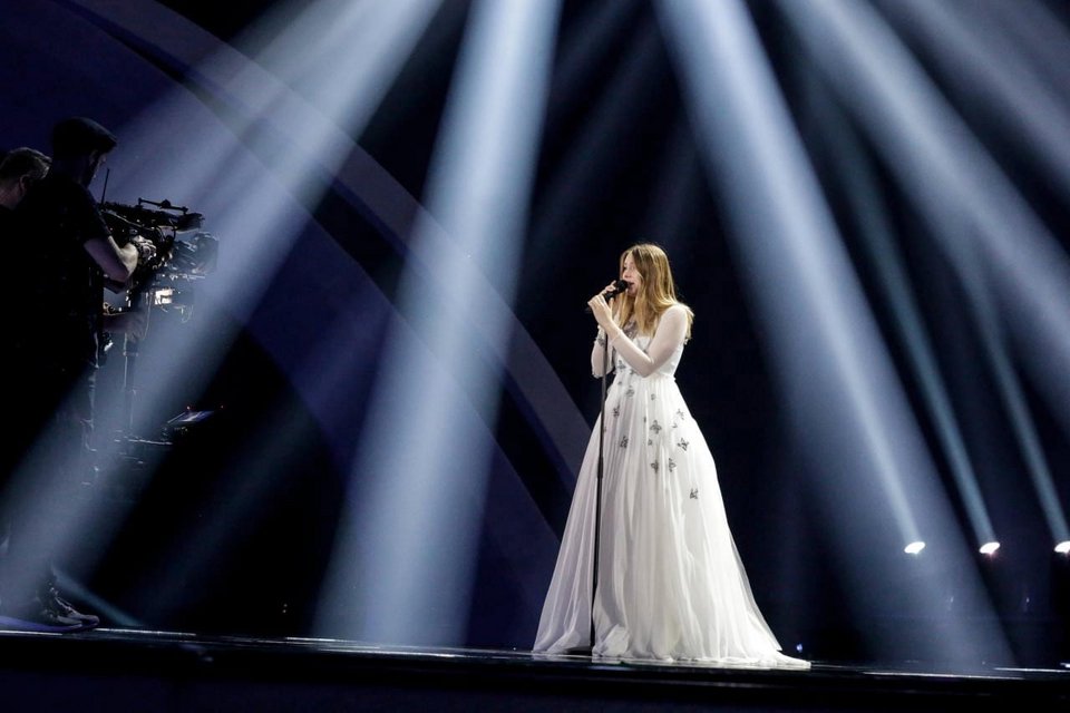 Οι Βέλγοι «κλαίνε» για την τραγουδίστριά τους στην Eurovision: Μα, γιατί ντύθηκε έτσι; [βίντεο] | iefimerida.gr 1