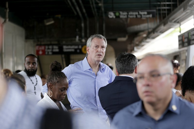 «Καθάρισαν» το μετρό της Ν. Υόρκης από άστεγους για να κάνει προεκλογική βόλτα ο δήμαρχος [εικόνες] | iefimerida.gr 0