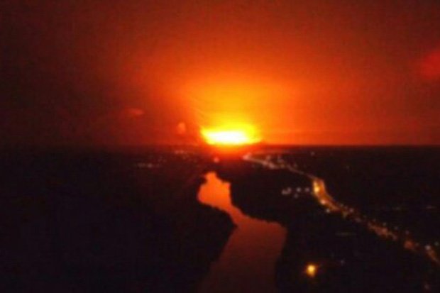 30.000 Ουκρανοί εγκαταλείπουν τα σπίτια τους μετά από τεράστια έκρηξη σε αποθήκη πυρομαχικών [εικόνες & βίντεο]  | iefimerida.gr 0